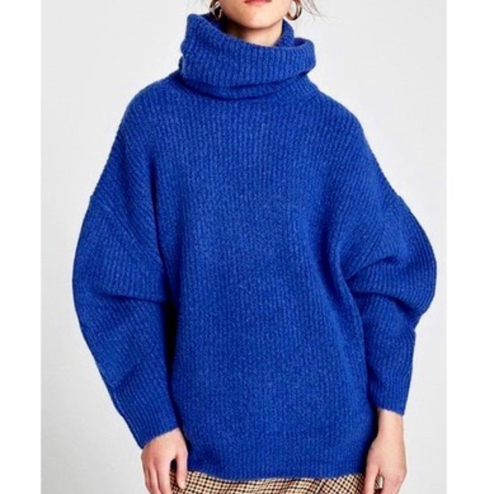 OVERSIZED SWEATER